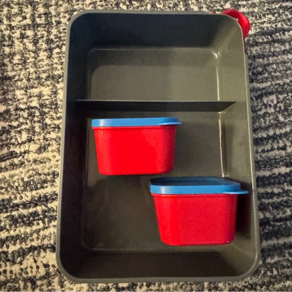 🆕 Spider-Man Plastic 3-Section Seal Food Storage Container - Zak Designs - Picture 3 of 4